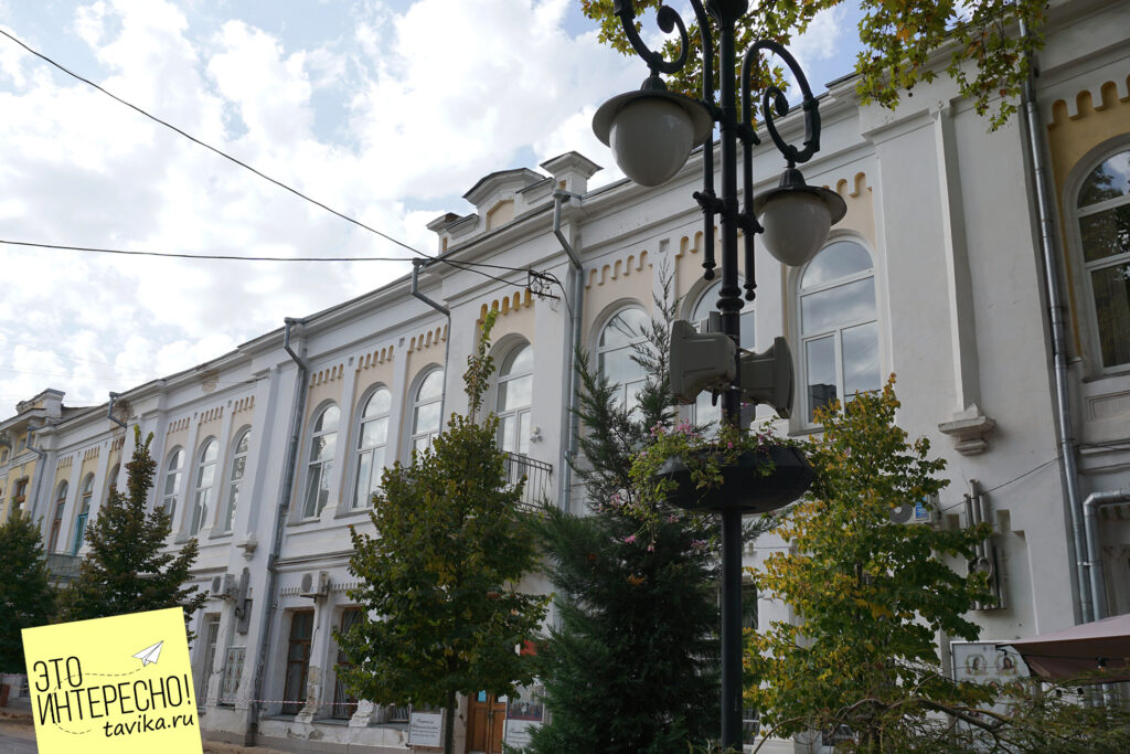 Здание Крымской филармонии - бывшее здание Городского совета