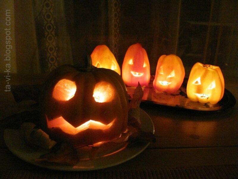 тыква-фонарик на Хэллоуин
