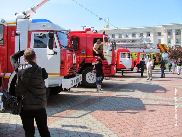 Выставка пожарных машин в Симферополе