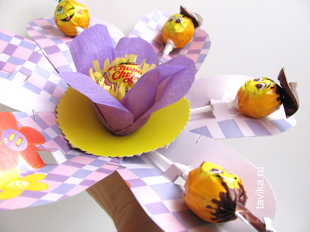 Цветок из чупа-чупсов для календаря ожидания дня рождения